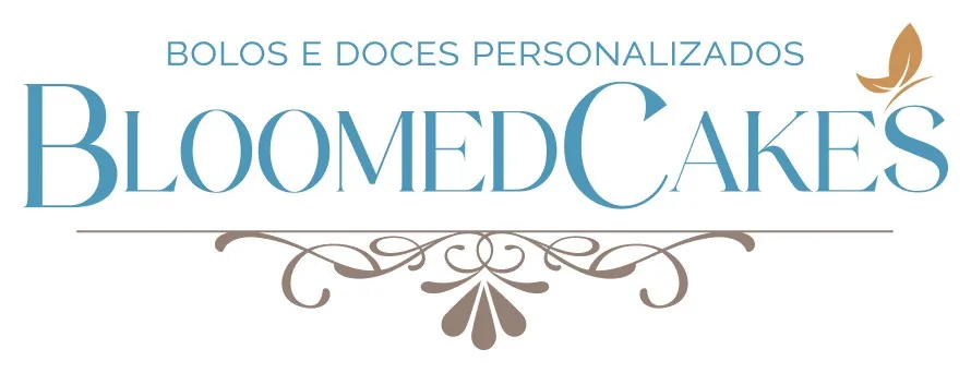 Logotipo master Bloomed Cakes: wordmark em serifa azul com pétala dourada e ornamento inferior