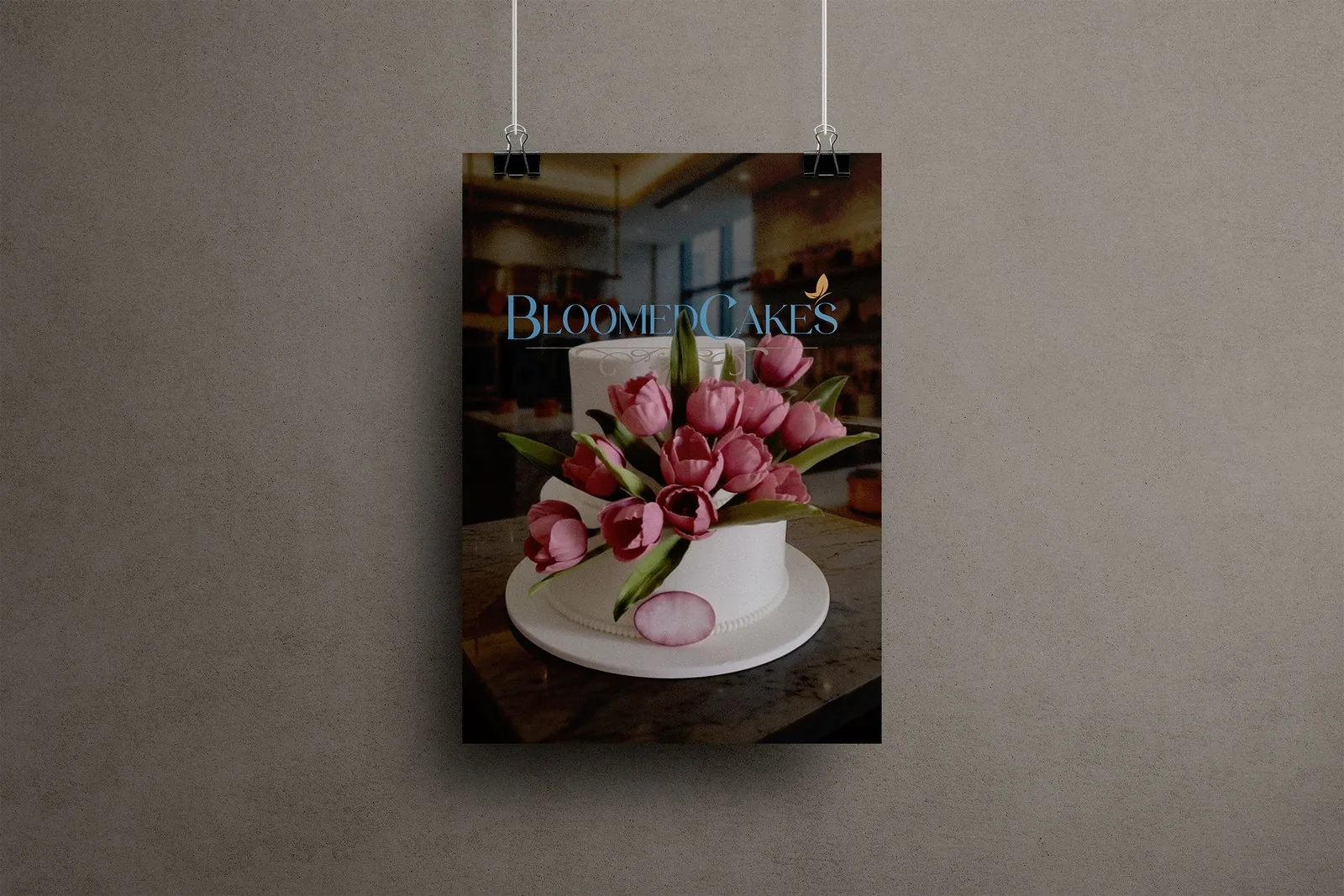 Pôster suspenso com fotografia de bolo decorado com tulipas e o logotipo da marca